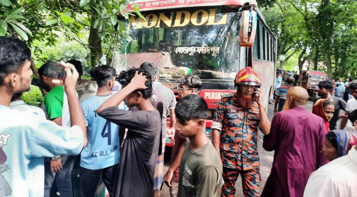 ঝিনাইদহে বাসচাপায় শিশুসহ ২ জন নিহত